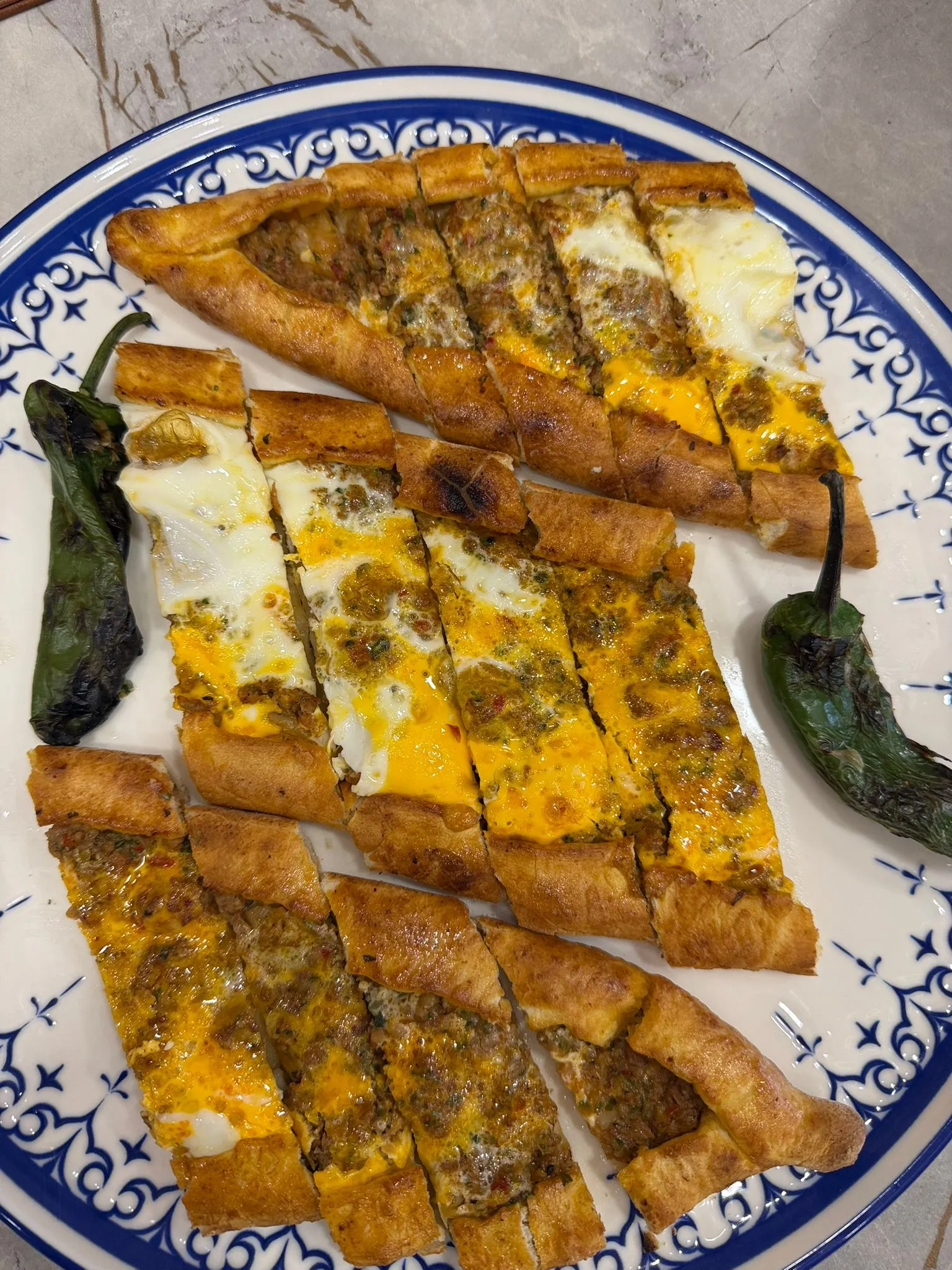 Kıymalı Yumurtalı Pide