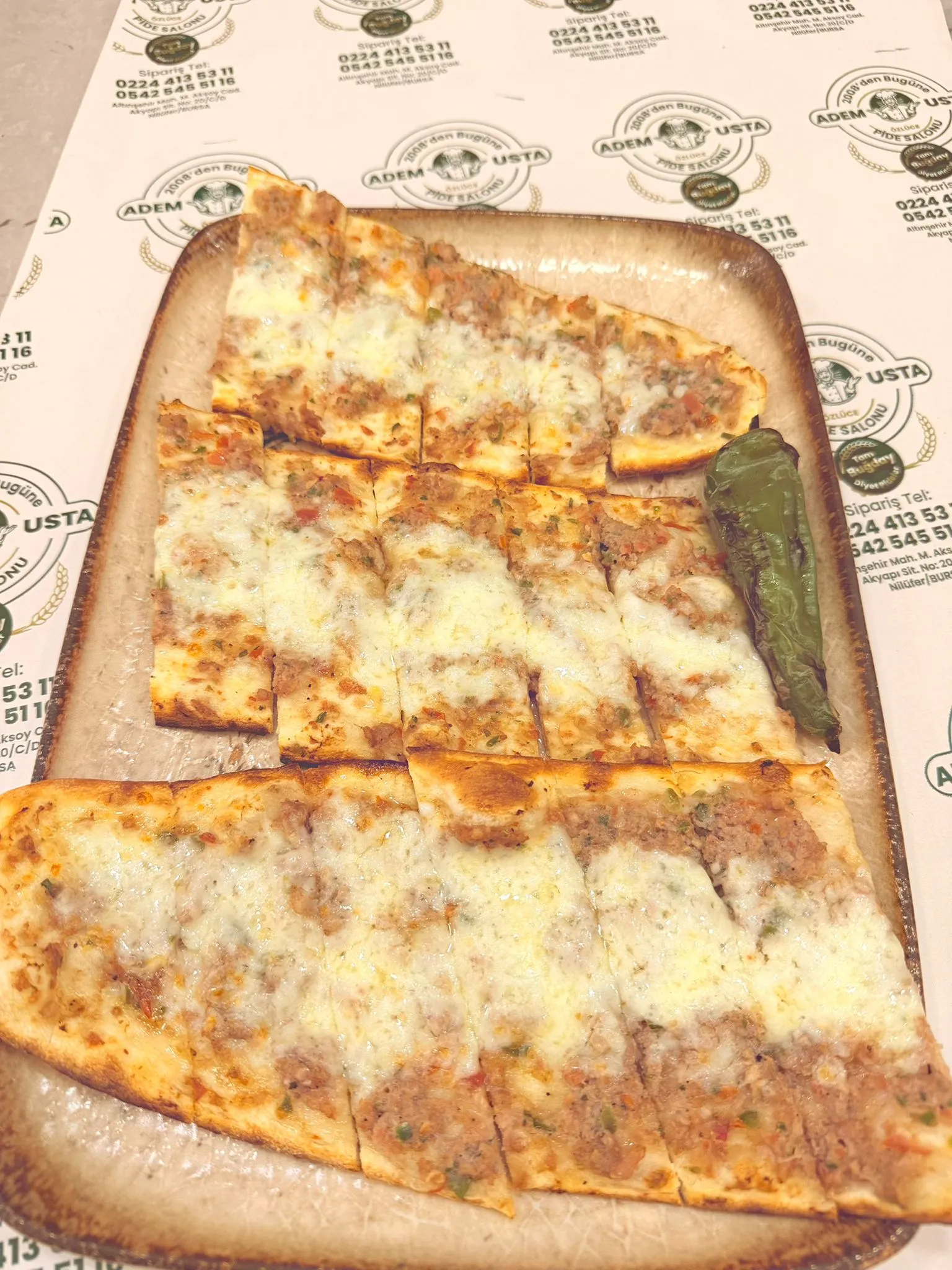 Kıymalı Kaşarlı Pide